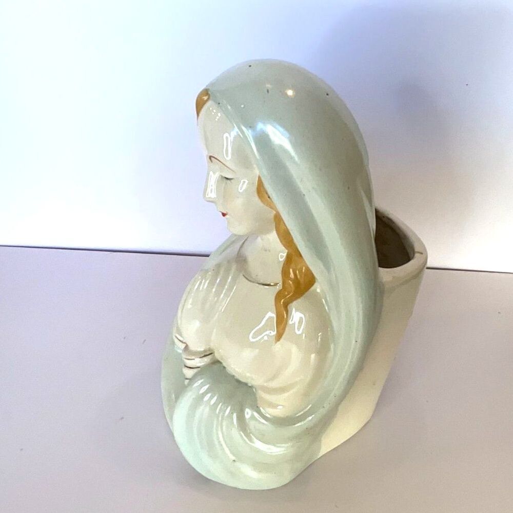 Stunning vintage Blessed Mother planter; Mother Mary with praying hands must see - Picture 4 of 6